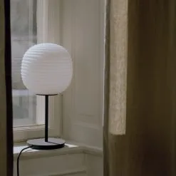 New Works Lantern Tafellamp Small 6 New Works Lantern Tafellamp Small -Lampen 501522 01 3 EnvironmentImage 88e640b1b9