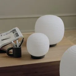 New Works Lantern Globe Tafellamp Medium -Lampen 501543 01 4 EnvironmentImage 59b81c23bb